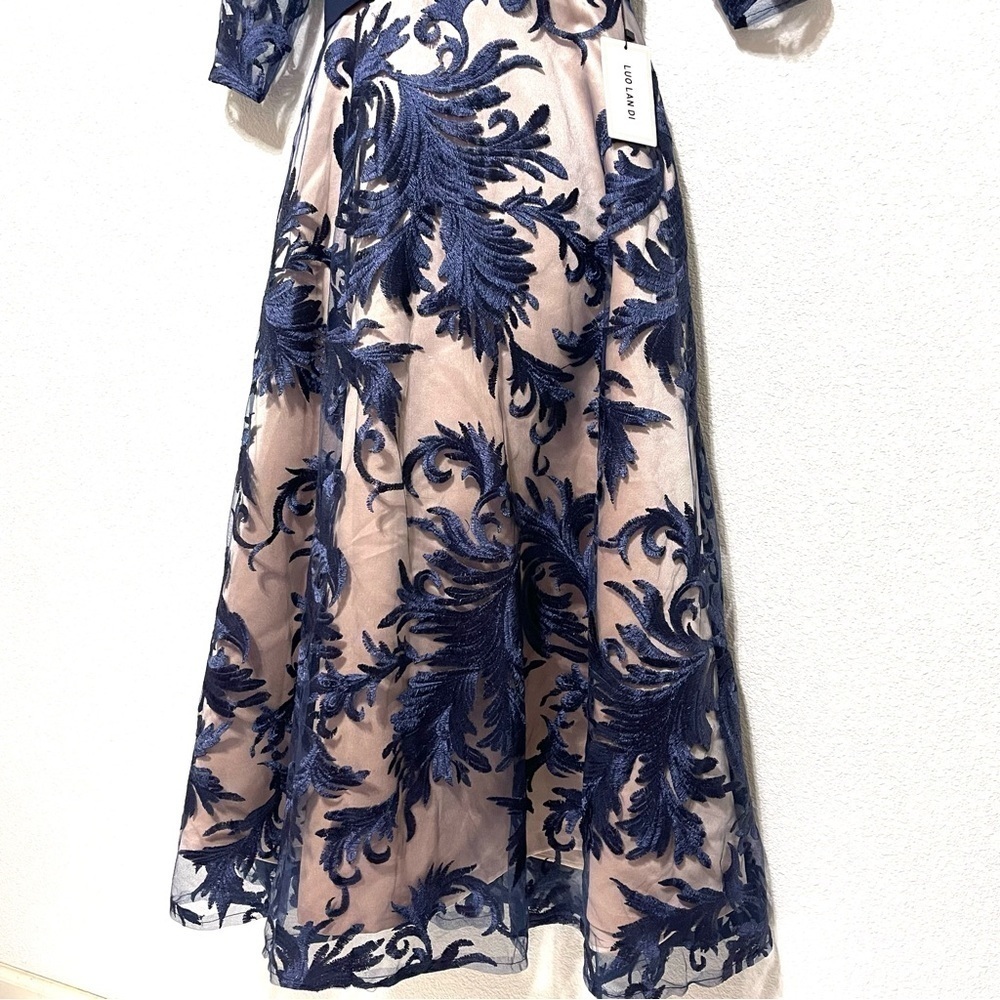 Luo Lan Di NWT Woman Lace Gown Dress Size 2 - Picture 5 of 16